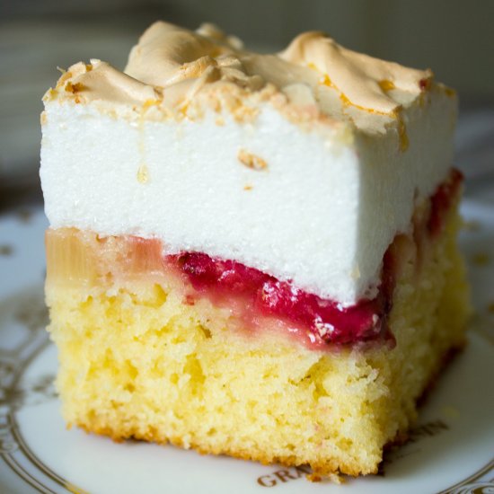 Strawberry rhubarb meringue cake