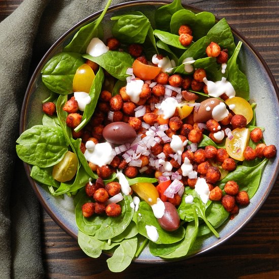 Salad with spicy chickpeas