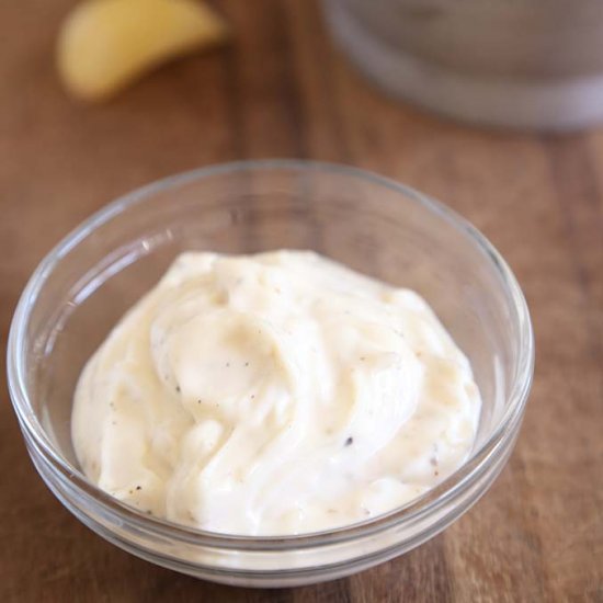 Easy Garlic Aioli Sauce